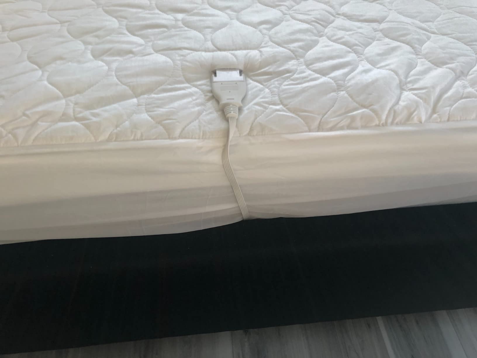 Sunbeam Electric Premium Water Resistant Restful Quilted Heated Mattress Pad, 12 Heat Settings, 12-Hour Selectable Auto Shut-Off, Fast Heating, Cozy Warming Bed, Queen, 60