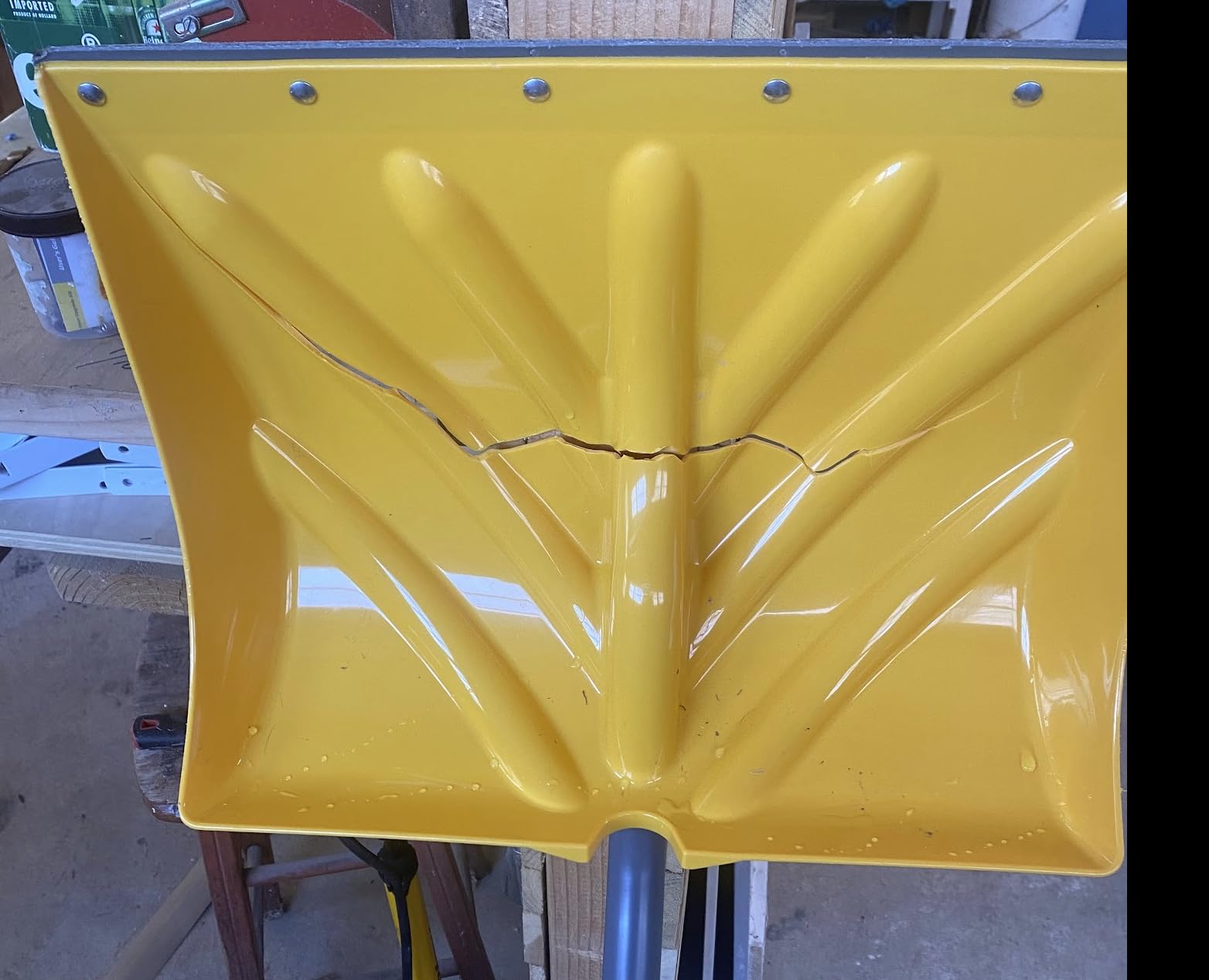 True Temper 1603400 Poly Snow Shovel/Pusher with Ergonomic D-Grip Steel Handle 18 Inch customer photo 1