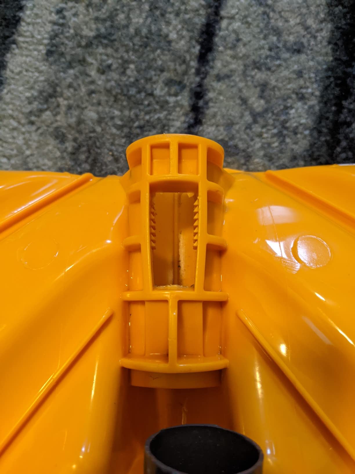 True Temper 1603400 Poly Snow Shovel/Pusher with Ergonomic D-Grip Steel Handle 18 Inch customer photo 2