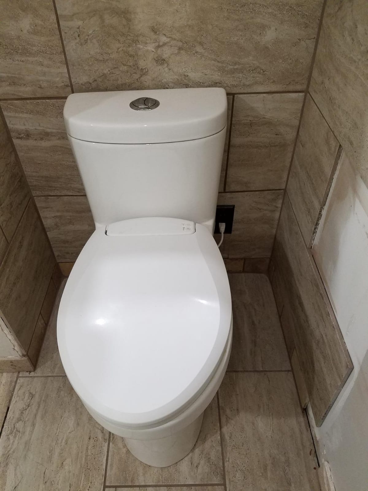 Brondell L60-EW LumaWarm Heated Nightlight Elongated Toilet Seat, White customer photo 2