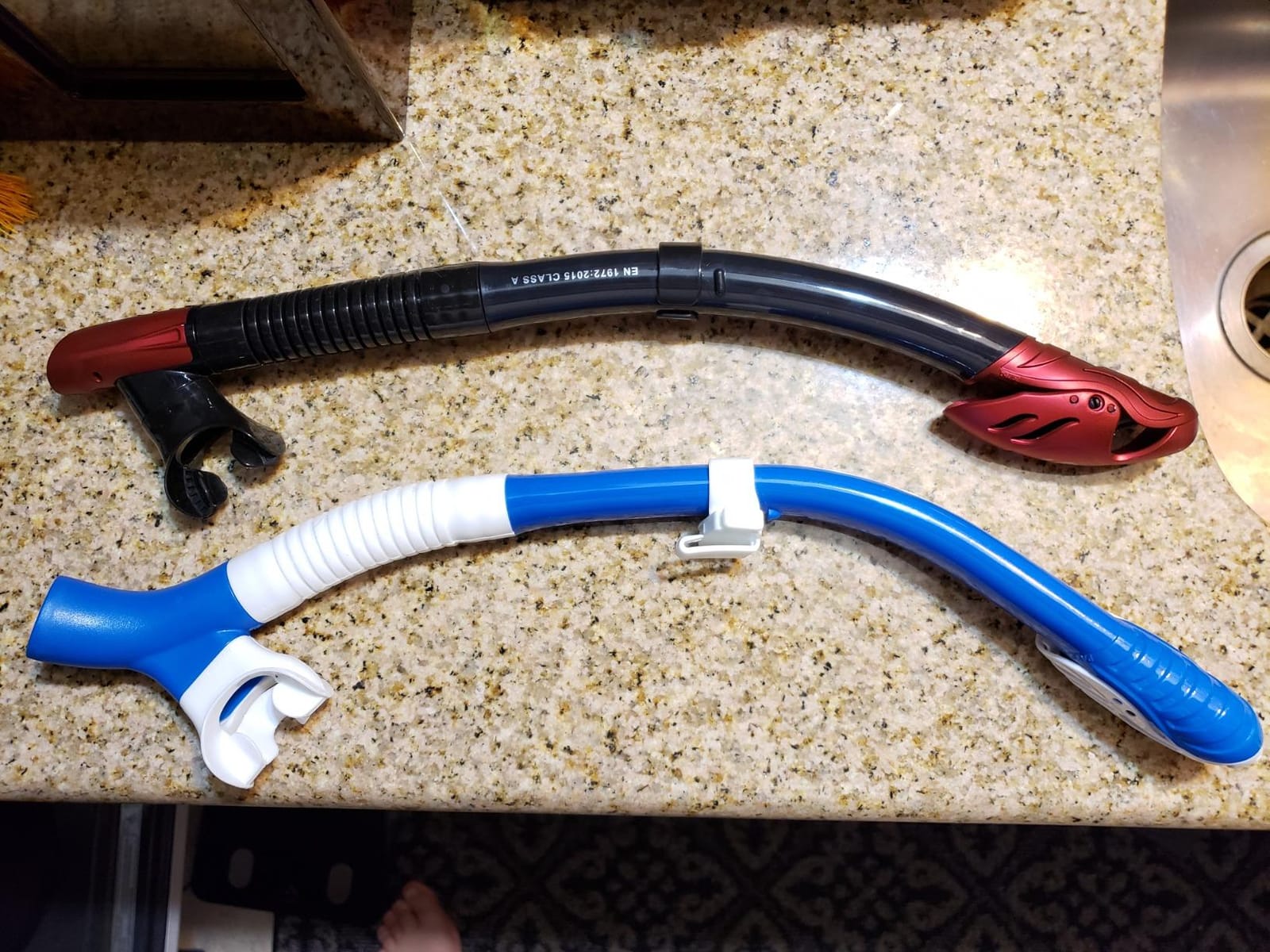 SCUBAPRO Spectra Dry Snorkel with Purge Valve, Flexible Lower Corrugated Tube, Regulator-Style Mouthpiece and Quick-Connect Clip customer photo 1