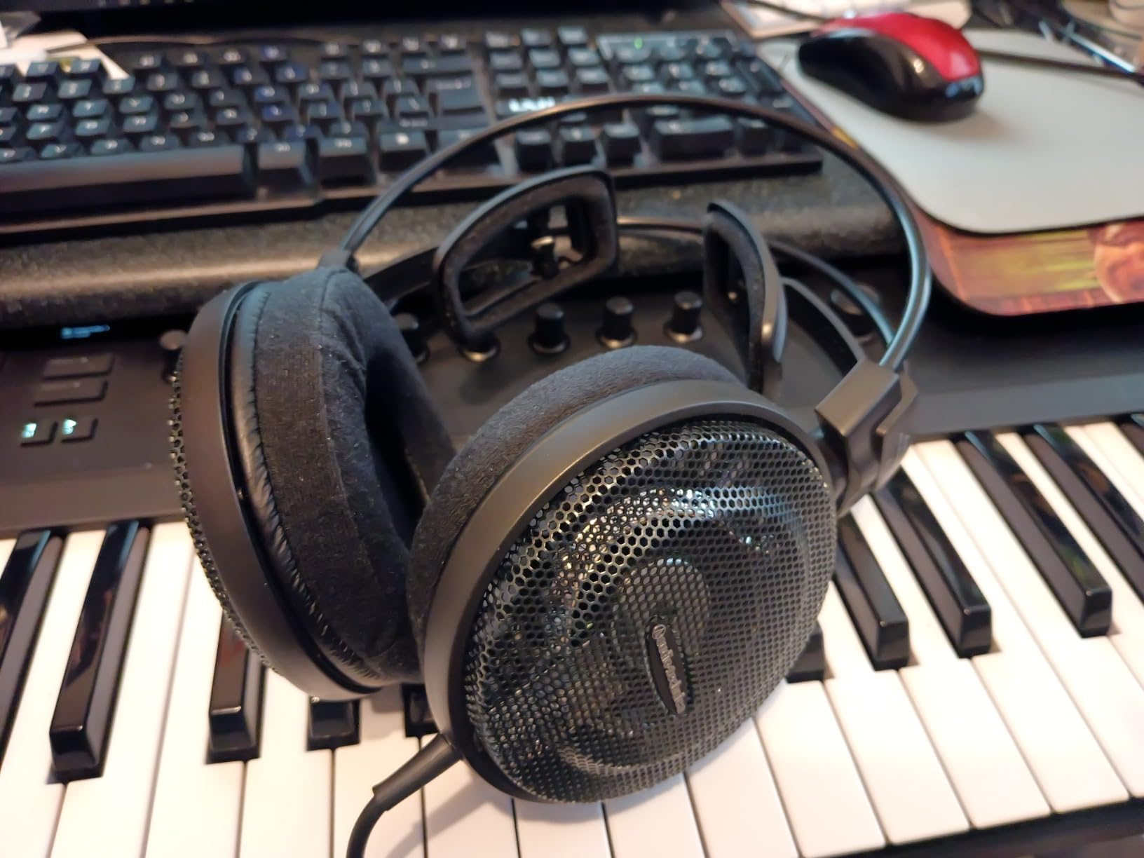 Audio-Technica ATH-AD700X Audiophile Open-Air Headphones Black customer photo 1