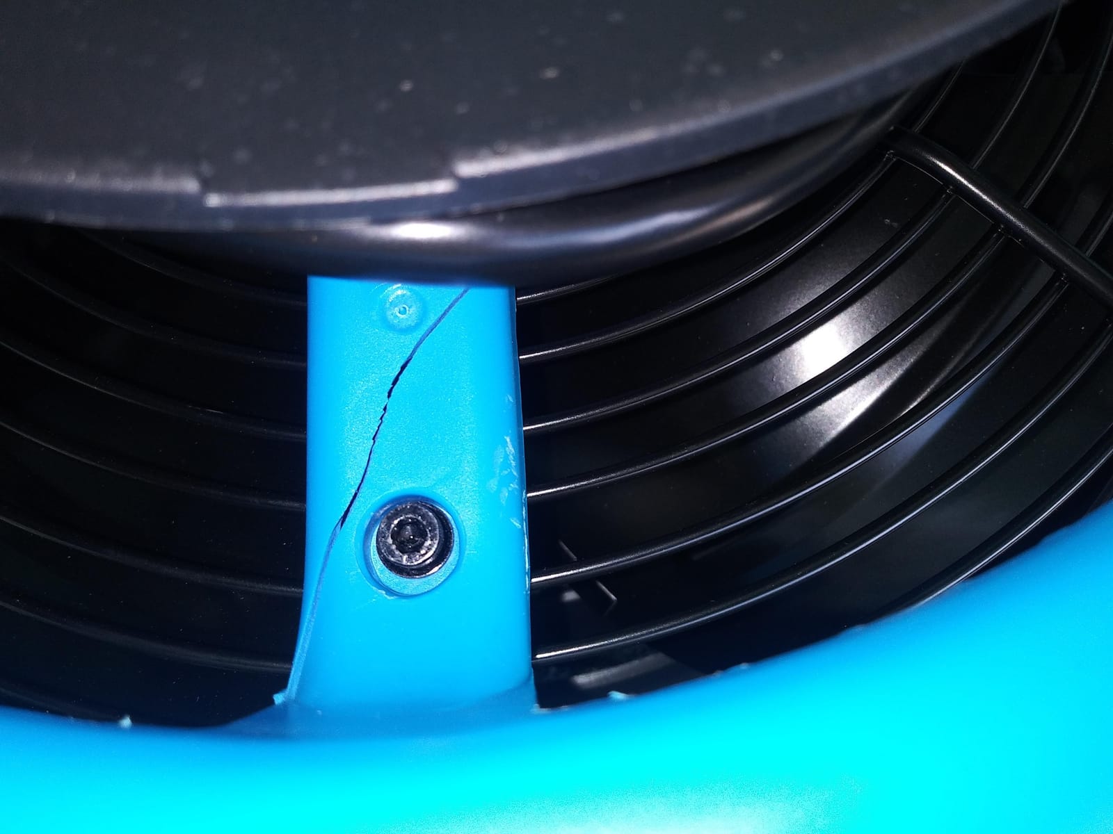 Dri-Eaz Dri-Pod Pro Omnidirectional Floor and Carpet Dryer, Ventilating Floor Dryer for Boats, RVs and Residential Use customer photo 1