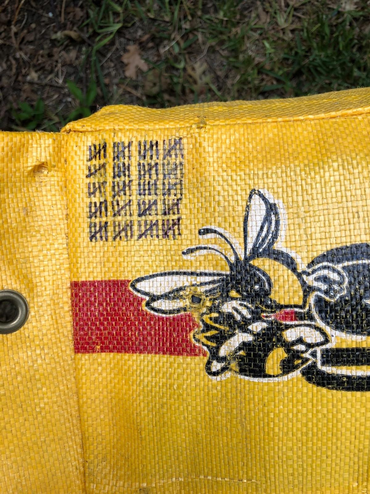 Morrell Yellow Jacket Stinger, Field Point Archery Target with 2 Shooting Sides & 10 Bullseyes - Portable Backyard Hunting Practice Bag with E-Z Toto Carrying Handle & Easy Arrow Removal customer photo 1