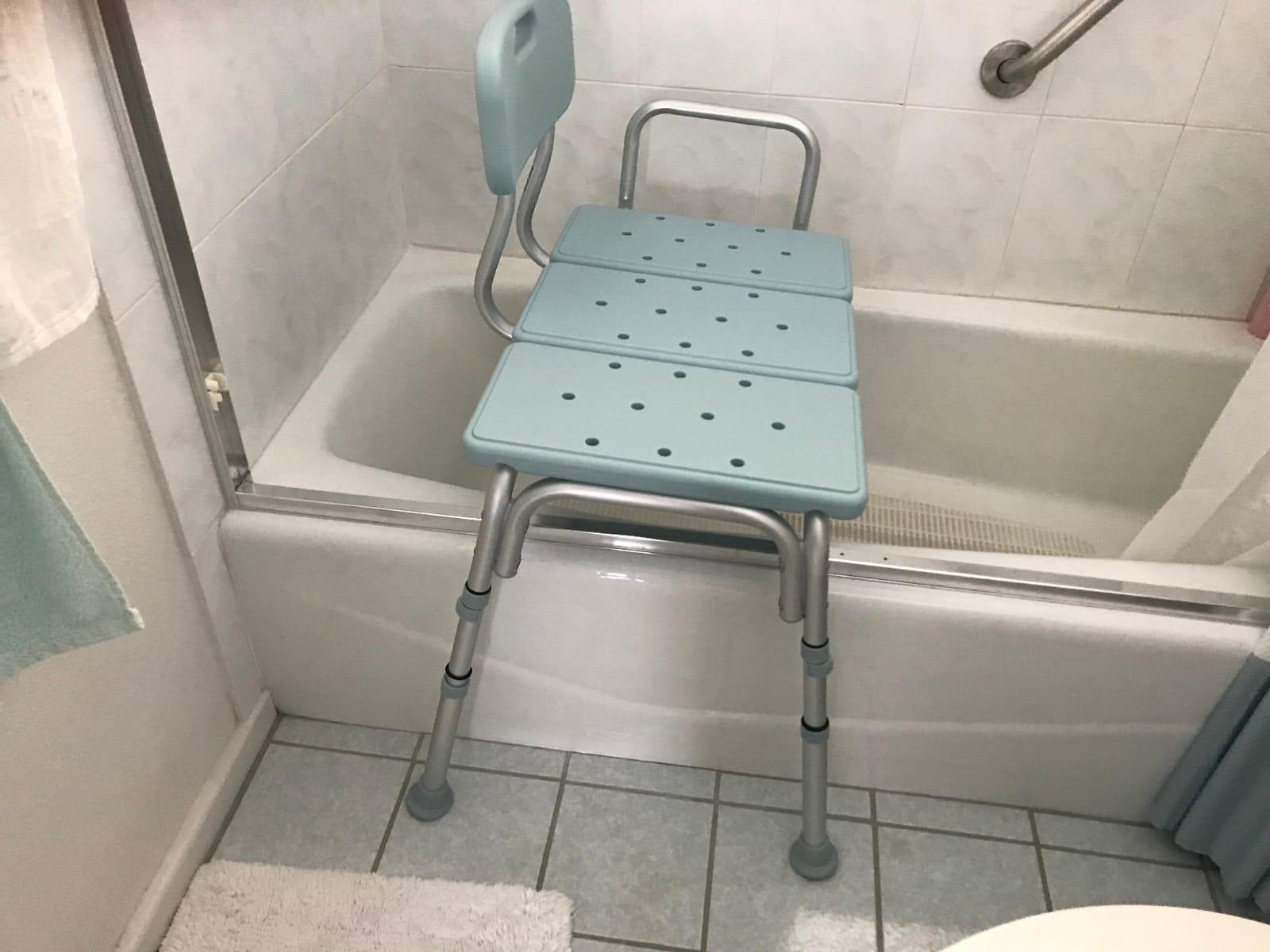 Medline Tub Transfer Bench and Shower Chair with Microban Antimicrobial Protection, Adjustable Shower Bench and Bath Seat For Seniors And Elderly, 350 lb. Capacity customer photo 2