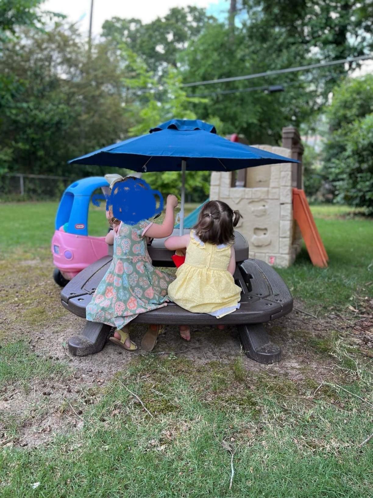 Little Tikes Fold 'n Store Picnic Table with Market Umbrella, Brown (632433M) customer photo 1