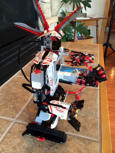 LEGO MINDSTORMS EV3 31313 Robot Kit with Remote Control for Kids, Educational STEM Toy for Programming and Learning How to Code (601 Pieces) customer photo 1