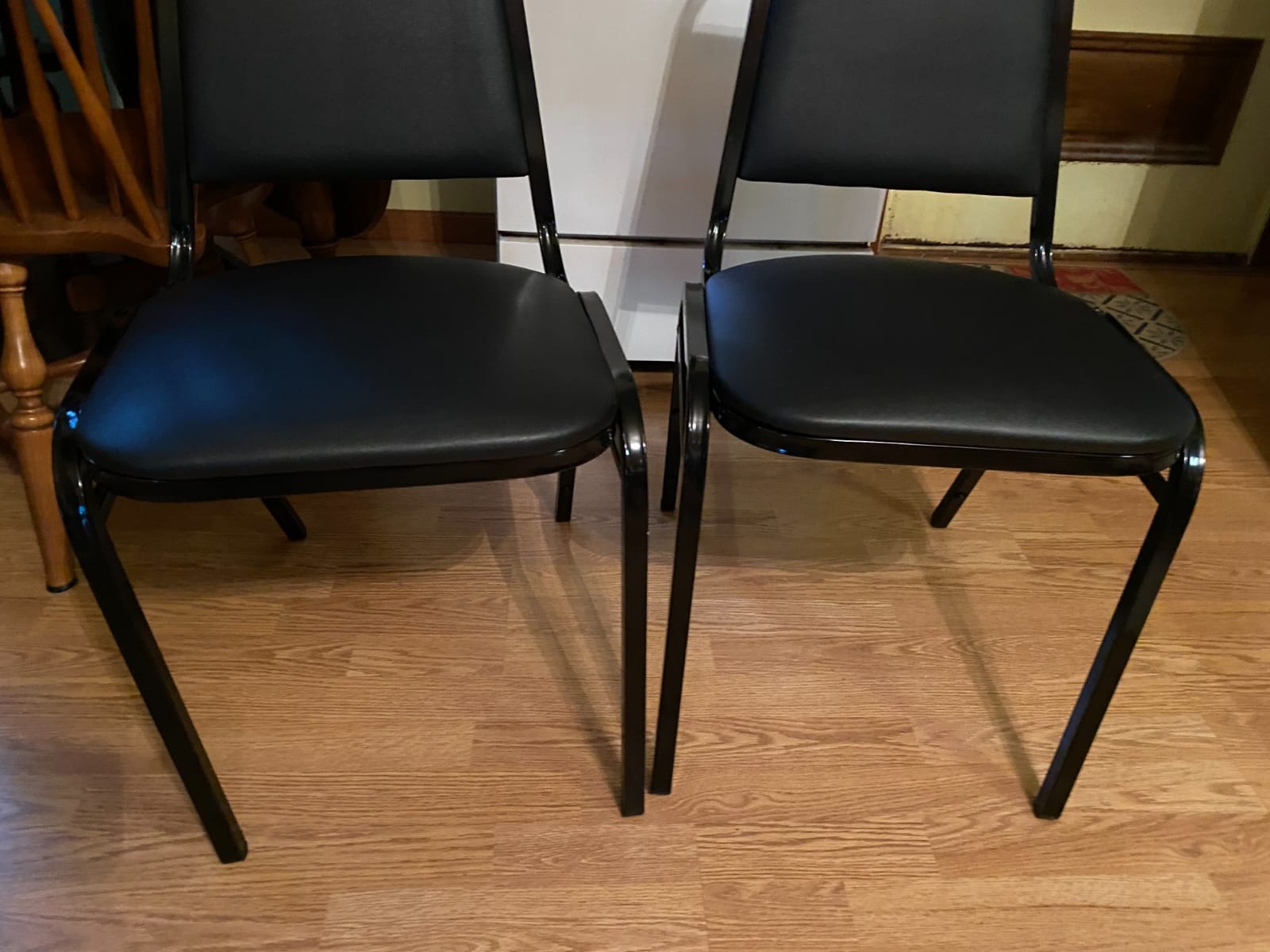 Flash Furniture Hercules Series Trapezoidal Vinyl Banquet and Event Chairs, Commercial Event Chairs with Padded Seats and Backs, Set of 4, Black customer photo 2