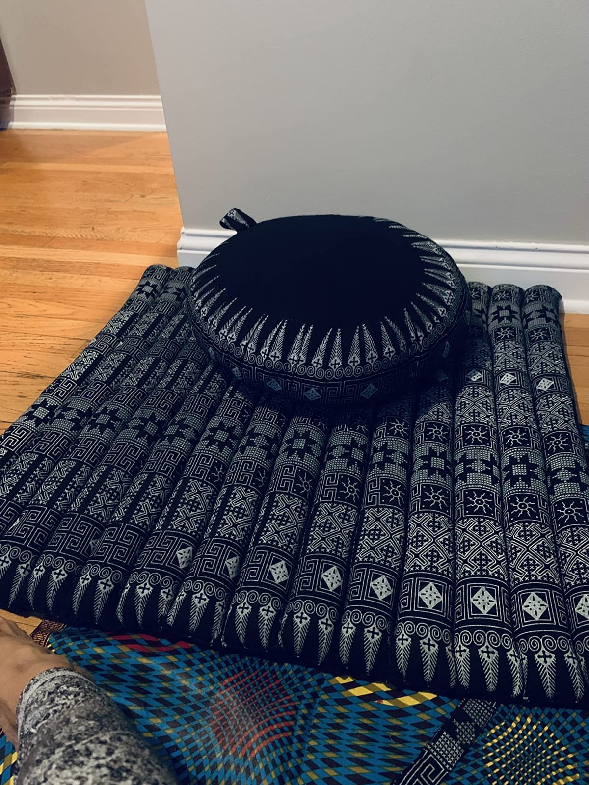 Leewadee Meditation Cushion Set, Round Zafu and Square Roll-Up Zabuton Mat, Kapok Filled customer photo 1