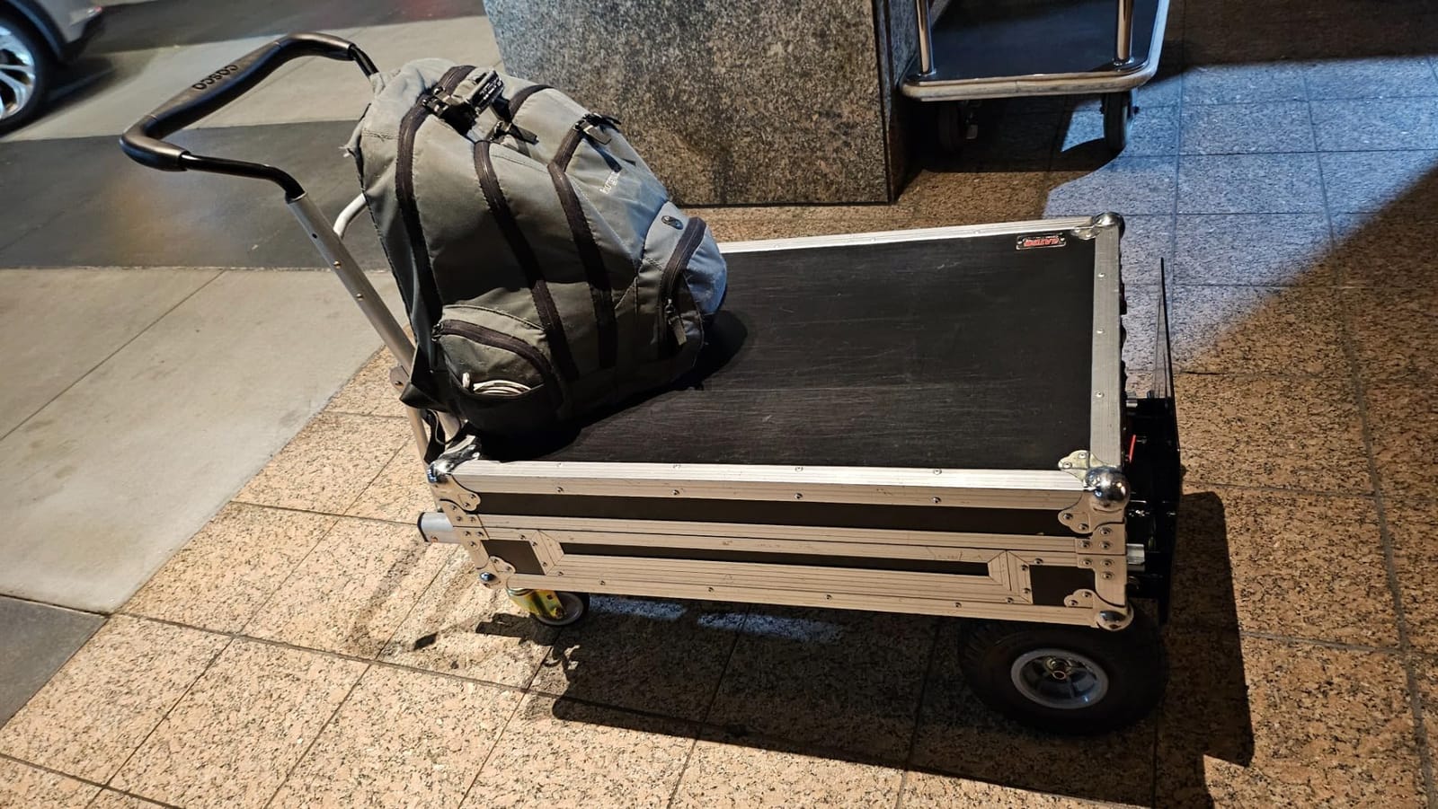 COSCO 3-in-1 Assist Series Aluminum Hand Truck/Cart with Flat Free Wheels, 800 lb/1000 lb Capacity, Silver customer photo 1