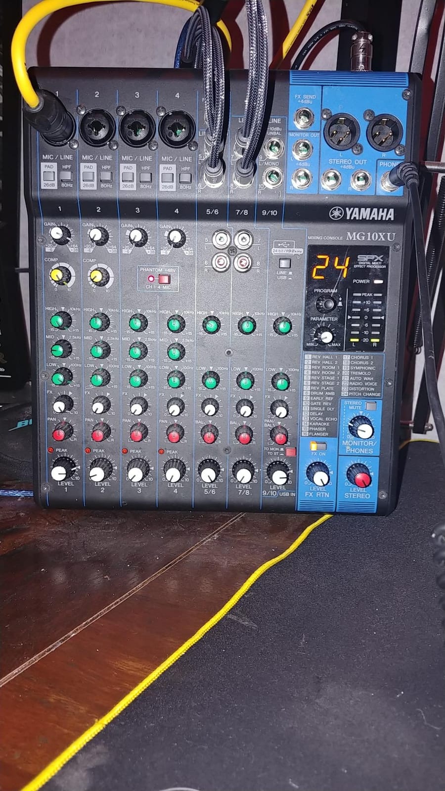 YAMAHA MG10XU 10-Input Stereo Mixer with Effects customer photo 1