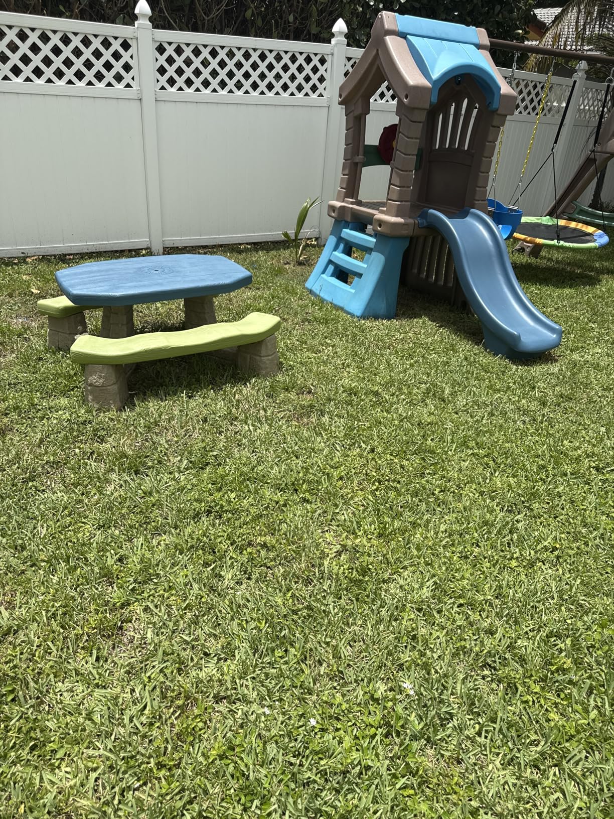 Step2 Naturally Playful Kids Picnic Table with Removable Umbrella, Indoor/Outdoor Toys, Fits 6 Children, Made of Durable Plastic, For Toddlers 3+ Years Old, Blue & Green customer photo 2