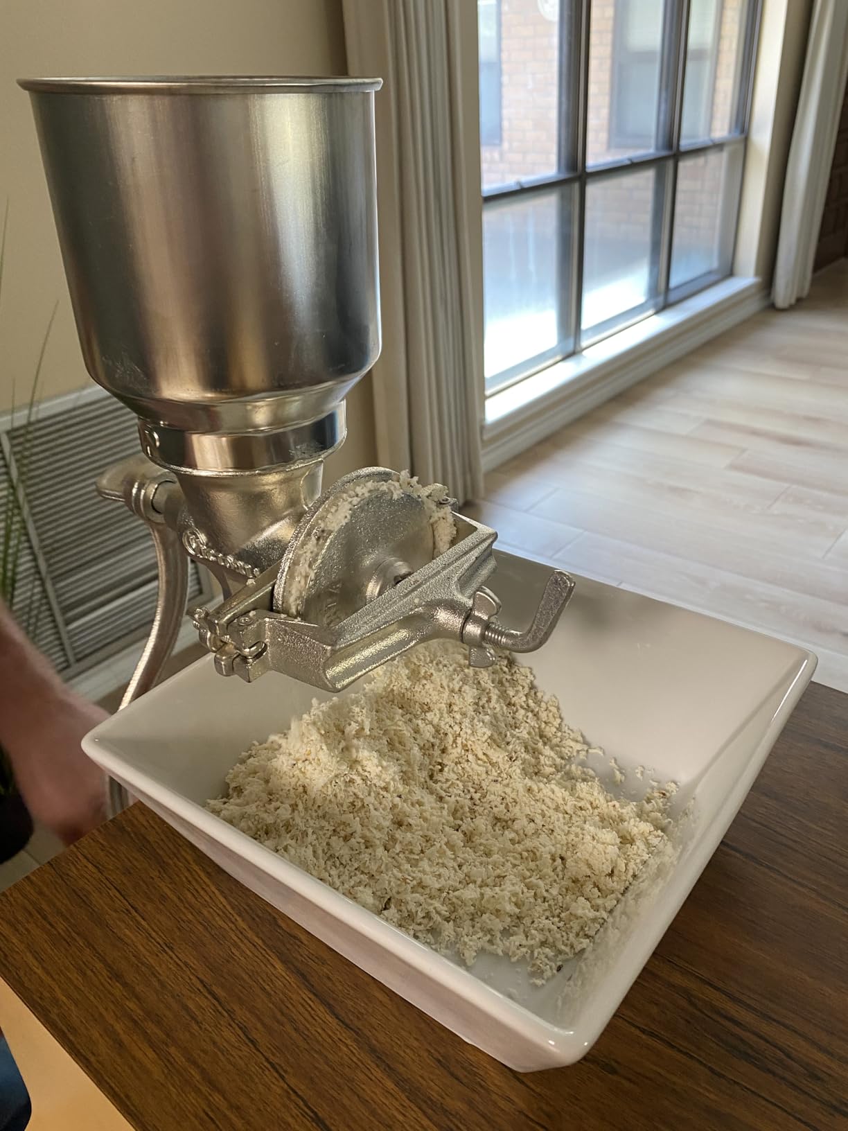 Victoria Manual Cast Iron Grain Mill 2400g with High Hopper | Premium Corn-Grinding Mill and Grain Grinder, Made in Colombia customer photo 2