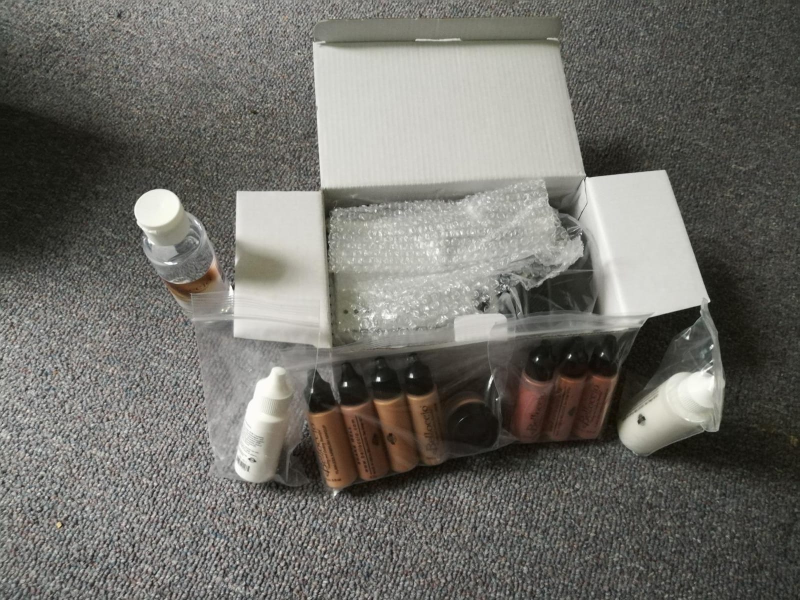 Professional Beauty Deluxe Airbrush Cosmetic Makeup System, Med | 4 Medium Shades of Foundation in 1/2 oz Bottles - Kit also includes Airbrush, Compressor, Blush, Bronzer and Highlighters customer photo 2