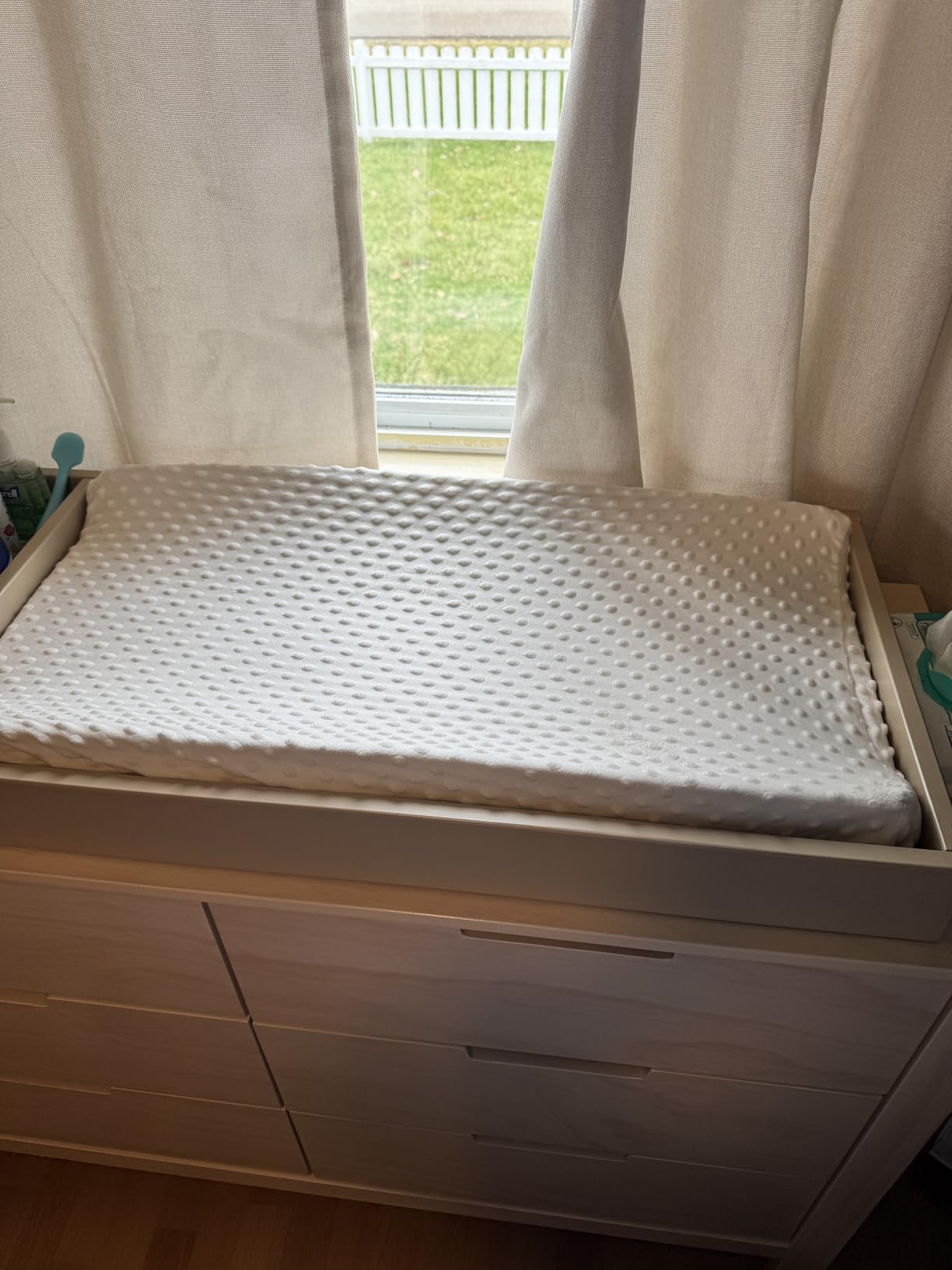 Munchkin Secure Grip Waterproof Baby Changing Pad, 14.75 x 31, White customer photo 2