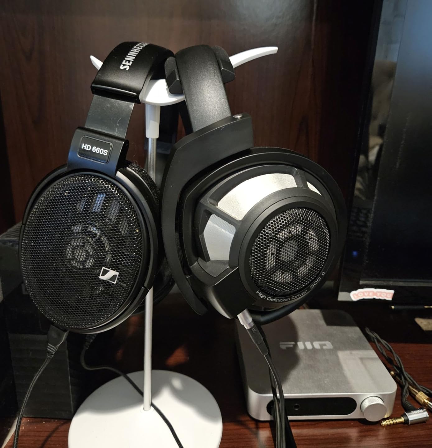 Sennheiser HD 800 S Over-The-Ear Audiophile Reference Headphones - Ring Radiator Drivers with Open-Back Earcups, Includes Balanced Cable, 2-Year Warranty (Black) customer photo 1
