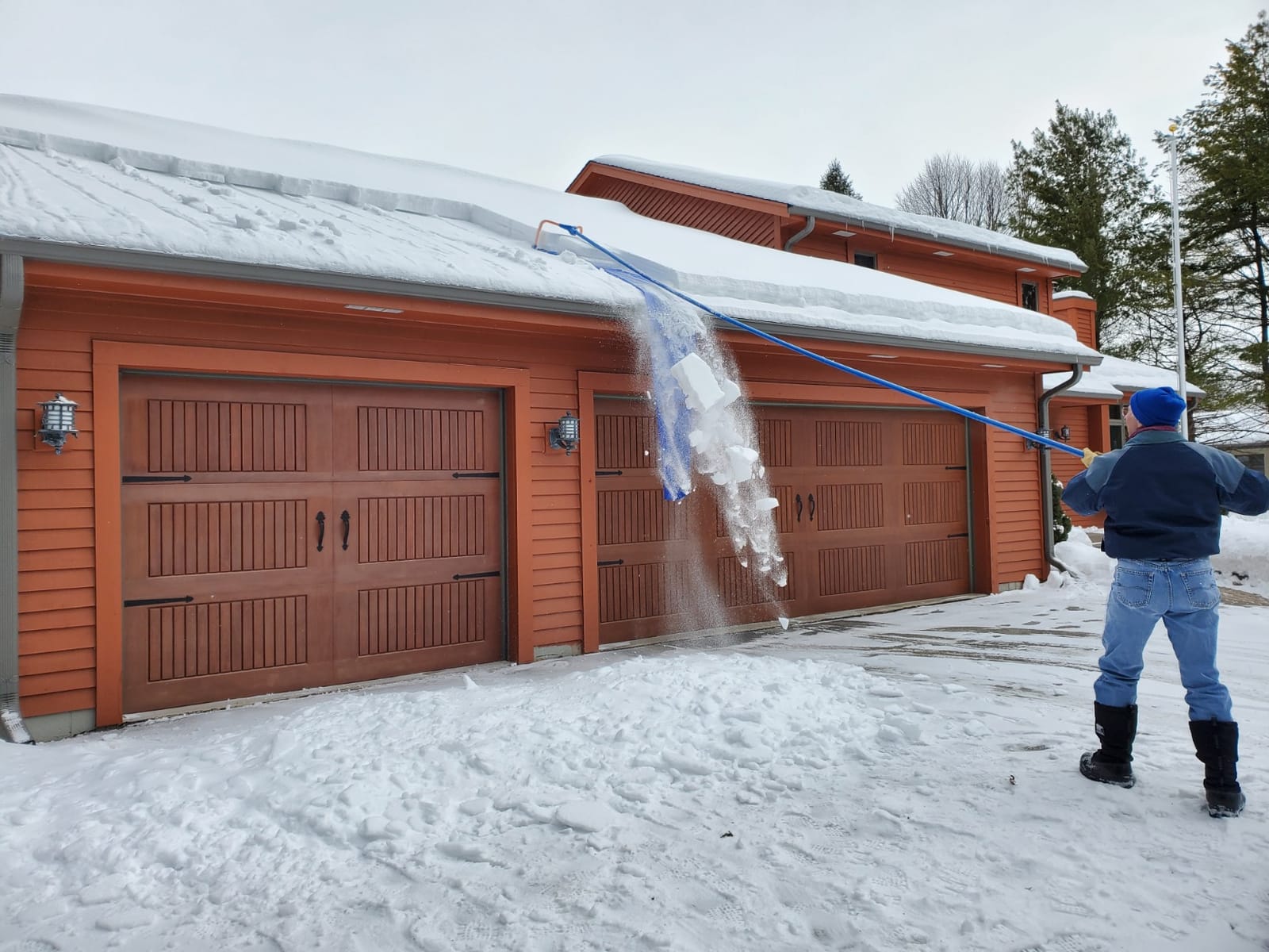 Avalanche! Heavy Duty Roof Snow Rake, Snow Removal, Assembled in USA | 15 1/2 Ft Fiberglass Pole, Heavy-Duty Slide, 3 Inch Wheels for Metal, Tile and Cedar Shake Roofs, AVA750 customer photo 2