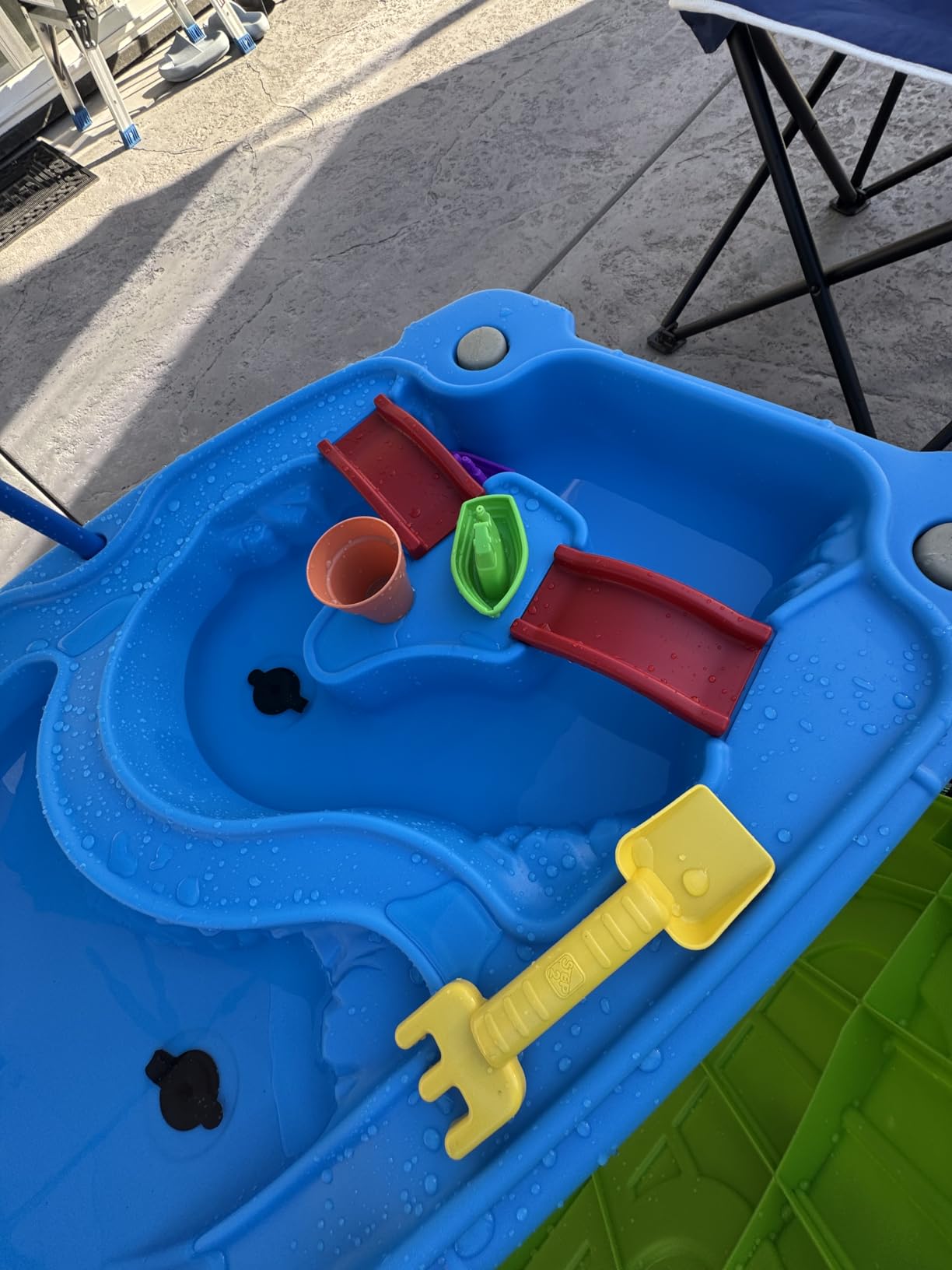 Step2 Cascading Cove Sand and Water Table, Kids Activity Sensory Playset, Comes with Umbrella, Summer Outdoor Toys, 7 Piece Toy Accessories, For Toddlers 1.5+ Years Old customer photo 2