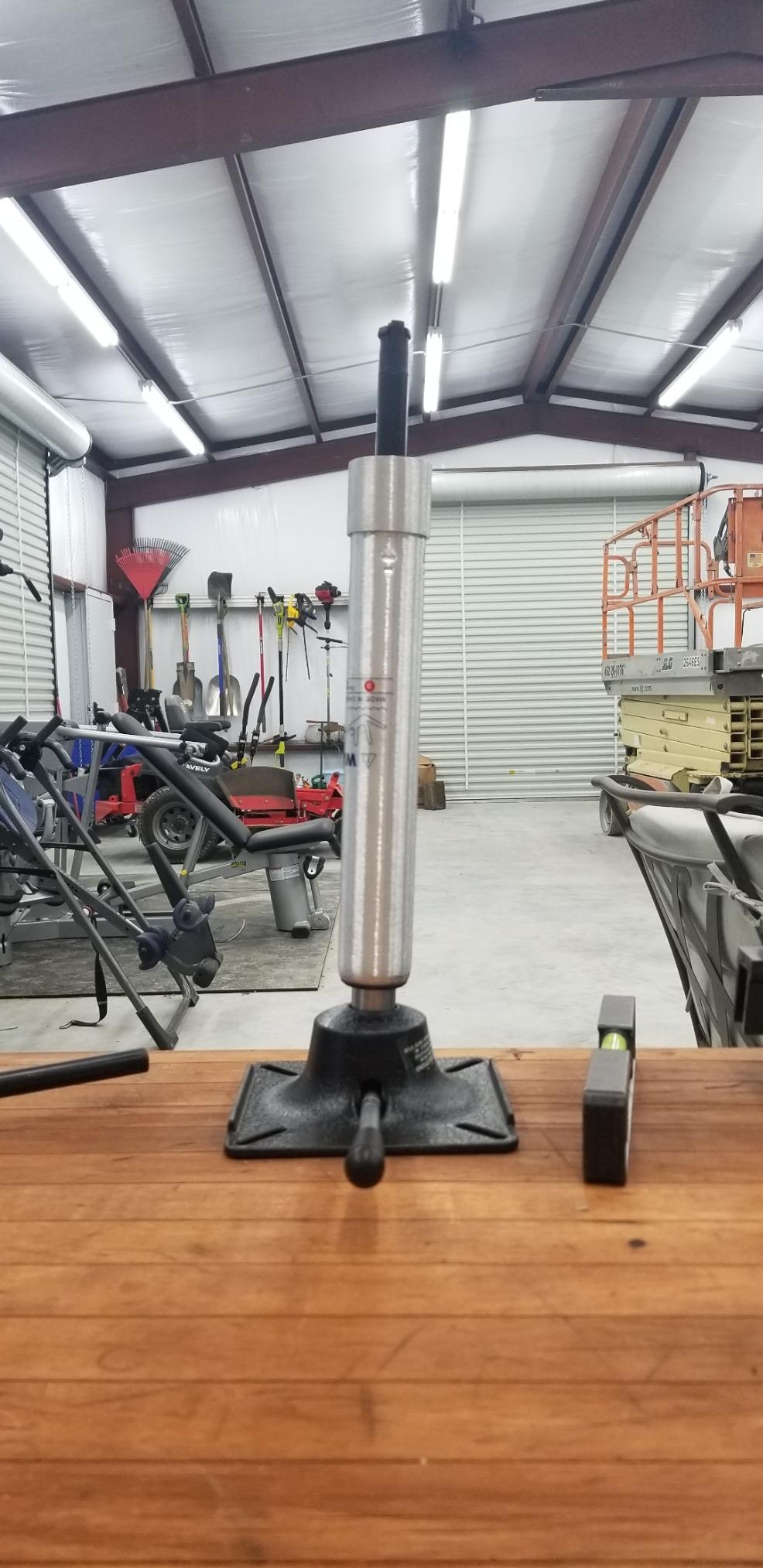 Wise 8WD2003 King Pin Power Rise Pedestal customer photo 2