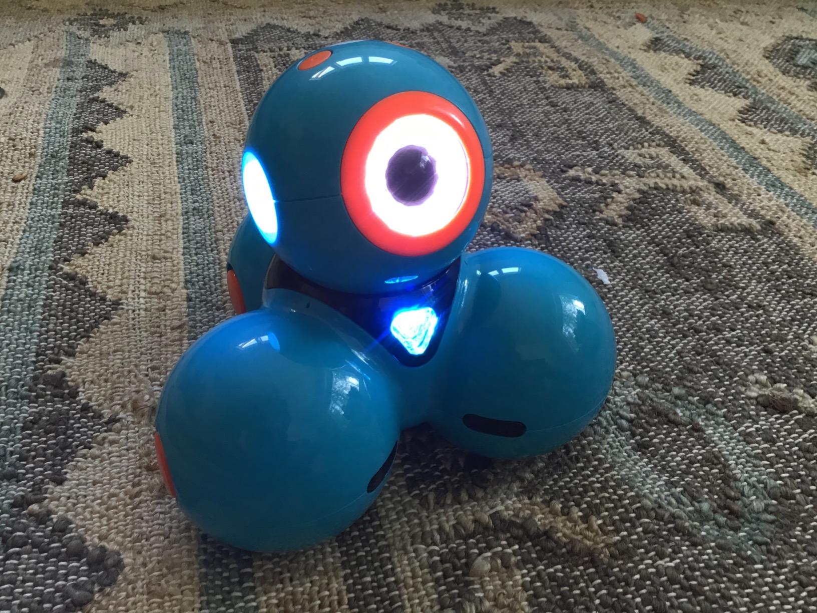 Wonder Workshop Dash Robot - Coding Robots for Kids 6+ - Voice Activated STEM Robot Toys - Interactive, Educational & Programmable customer photo 2