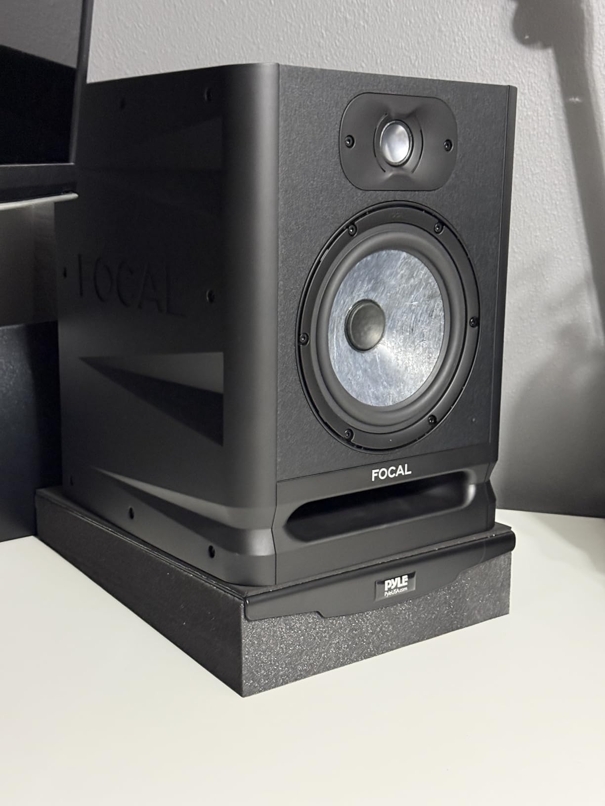 Pyle Speaker Isolation Pads - 7.5 x 9.1 x 2.3 inches - Acoustic Noise Isolation Platform - Foam Riser Recoil Stabilizer with Rubber Base for Studio Monitor, Subwoofer, Loudspeaker - PSIO4 customer photo 2