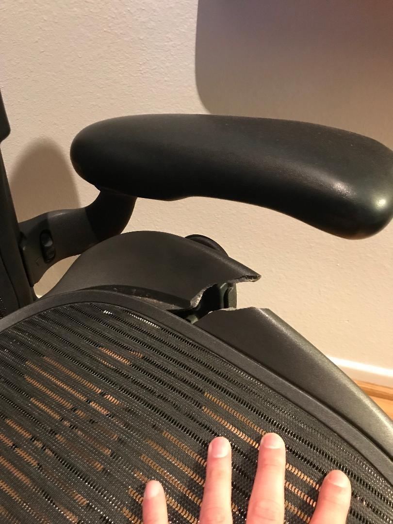 Herman Miller Aeron Executive Office Chair-Stainless Steel, Size B-Fully Adjustable Arms-lumbar Support Open Box customer photo 1