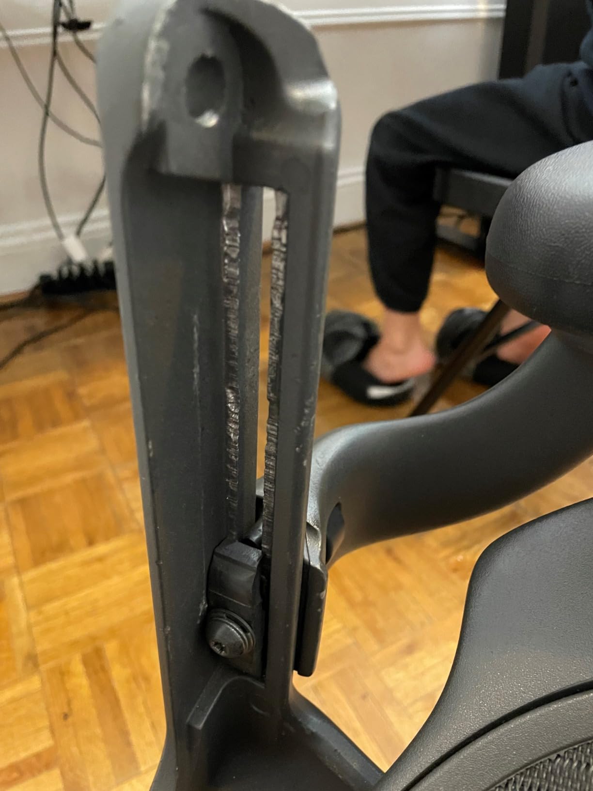 Herman Miller Aeron Executive Office Chair-Stainless Steel, Size B-Fully Adjustable Arms-lumbar Support Open Box customer photo 2