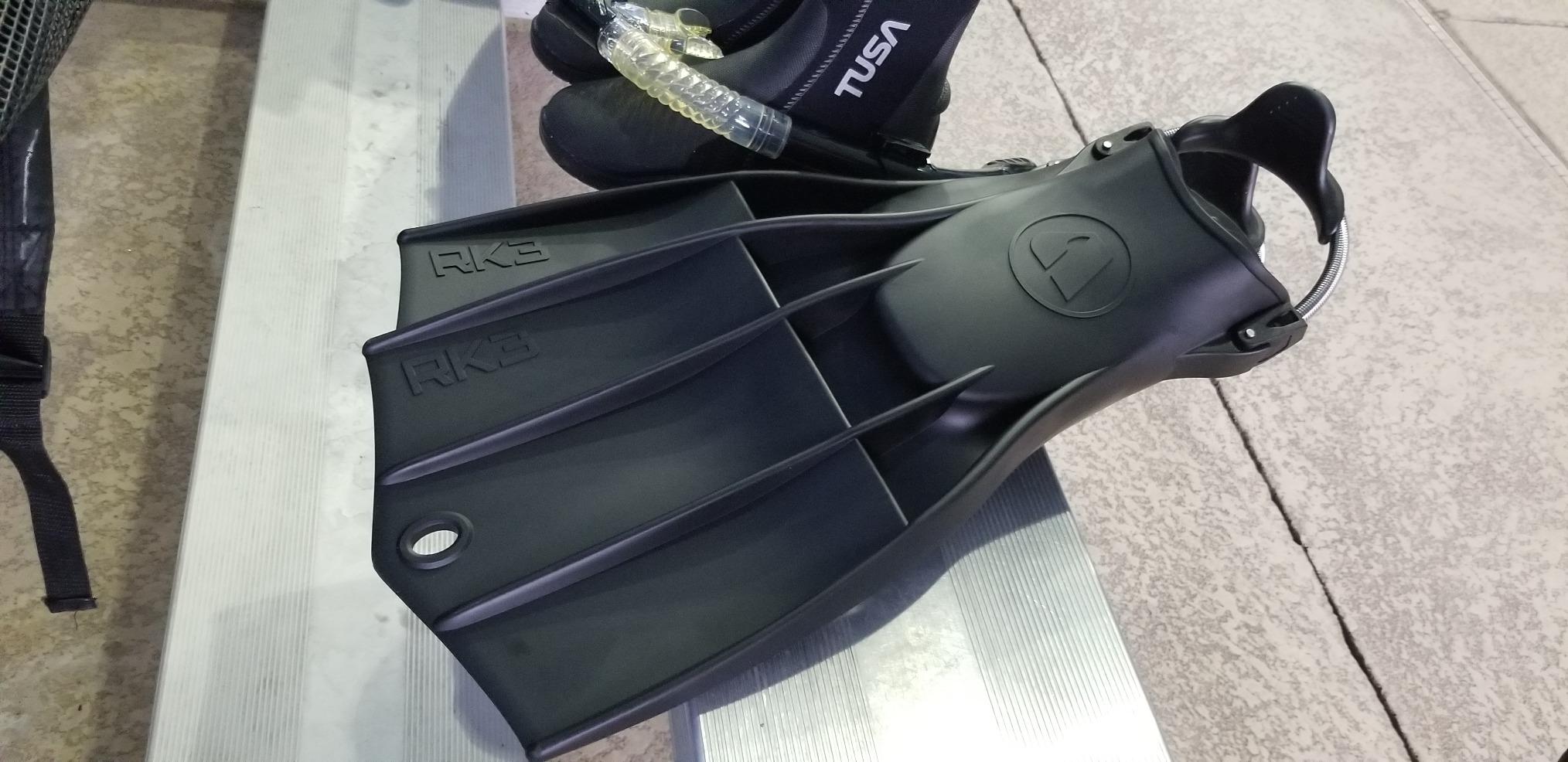Apeks RK3 Military Rubber Fin with Adjustable Stainless Steel Spring Straps customer photo 1