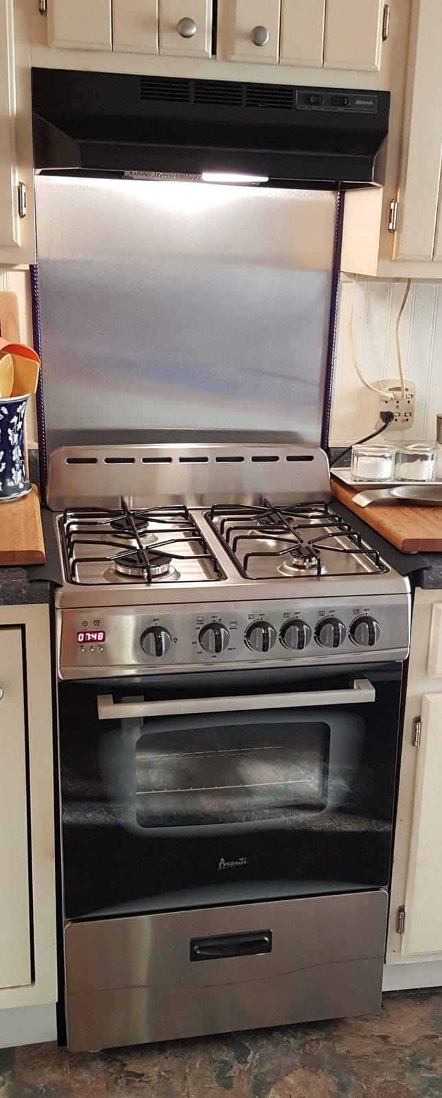 Avanti Compact Gas Range Oven 24-Inch with 4 Sealed Burners Automatic Electronic Ignition Large 2.6 cu.ft. Oven Storage Drawer Glass Door and Oven Light, in Stainless Steel customer photo 1