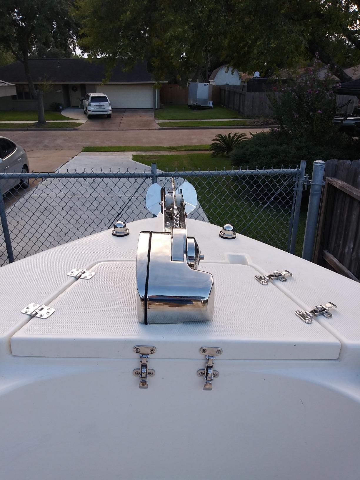 Lewmar Pro Fish 700 Fishing Windlass for 1/4