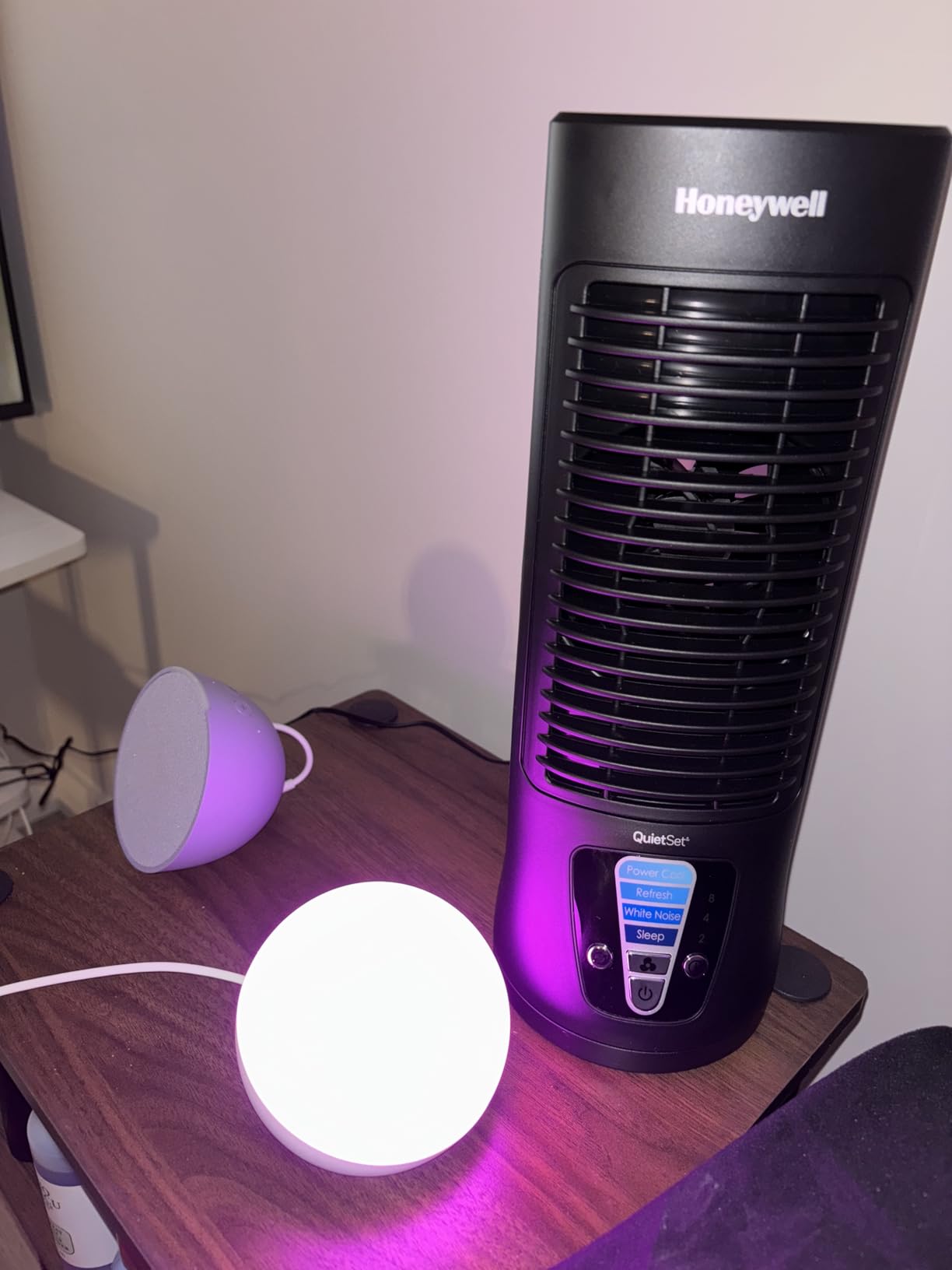 Honeywell QuietSet Personal Table Fan, Oscillating Personal Desk Fan For Bedroom with Quiet Operation, 4 Levels of Power and Sound, Black, HTF210B customer photo 1