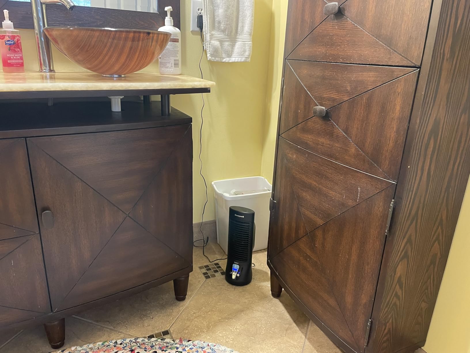 Honeywell QuietSet Personal Table Fan, Oscillating Personal Desk Fan For Bedroom with Quiet Operation, 4 Levels of Power and Sound, Black, HTF210B customer photo 2