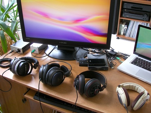 beyerdynamic DT 990 PRO (250 Ohm), Open-Back Studio Headphones, Black | Open Back, Over Ear, Wired Professional Mixing, Music Production, Editing, Audiophile, Black Velour Ear Pads customer photo 2