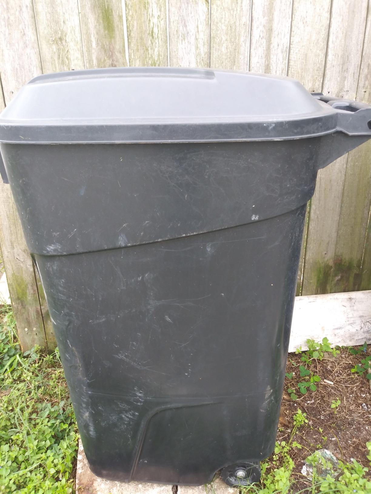 Toter 79296-R1200 96 Gallon Black Trash Can with Wheels and Attached Lid customer photo 2