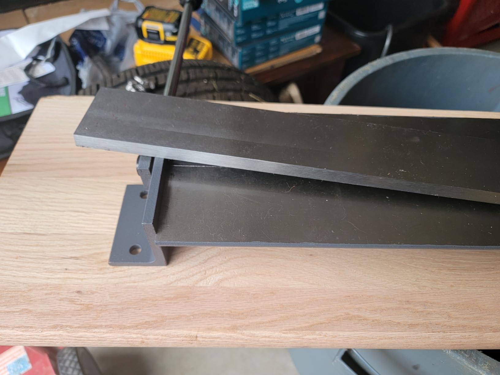 KAKA INDUSTRIAL Sheet Metal Brake, 18-Inch Sheet Metal Bender, 18-Gauge Mild Steel Capacity, Portable Bending Brake 0-90 Degree Bending Angle Adjustable Aluminum Brake W-1818 customer photo 2