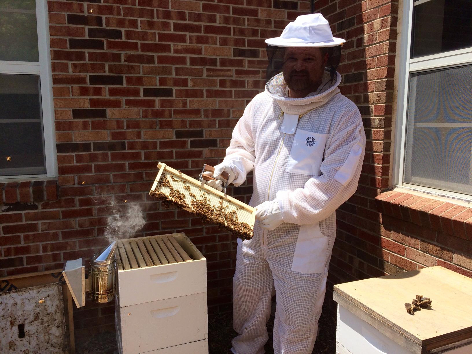 Humble Bee 420 Ultravent Beekeeping Suit with Round Veil customer photo 2