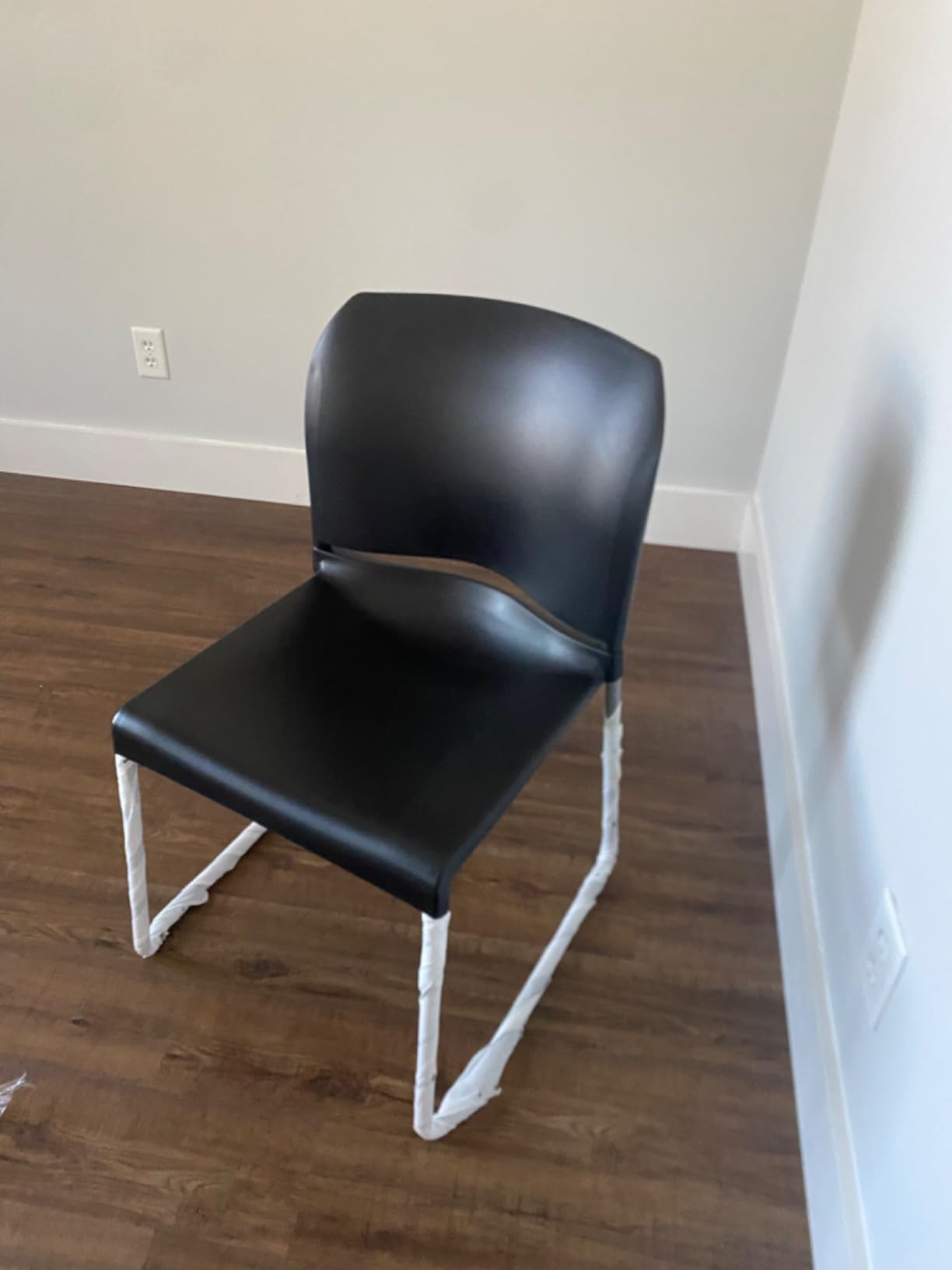 Flash Furniture Hercules Series Contoured Stacking Chairs for Waiting Rooms and Offices, Ergonomic Lobby Chairs with Curved Back, Set of 5, Black | Sled Base, Powder Coated, Contoured, 880 LBS. Weight Capacity customer photo 2