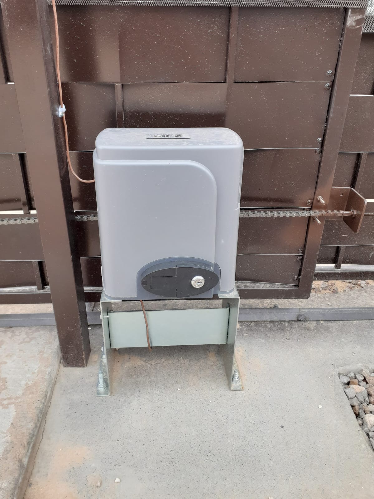 CO-Z Automatic Sliding Gate Opener 1400 lb 40 ft Gates 110V Chain Drive customer photo 1