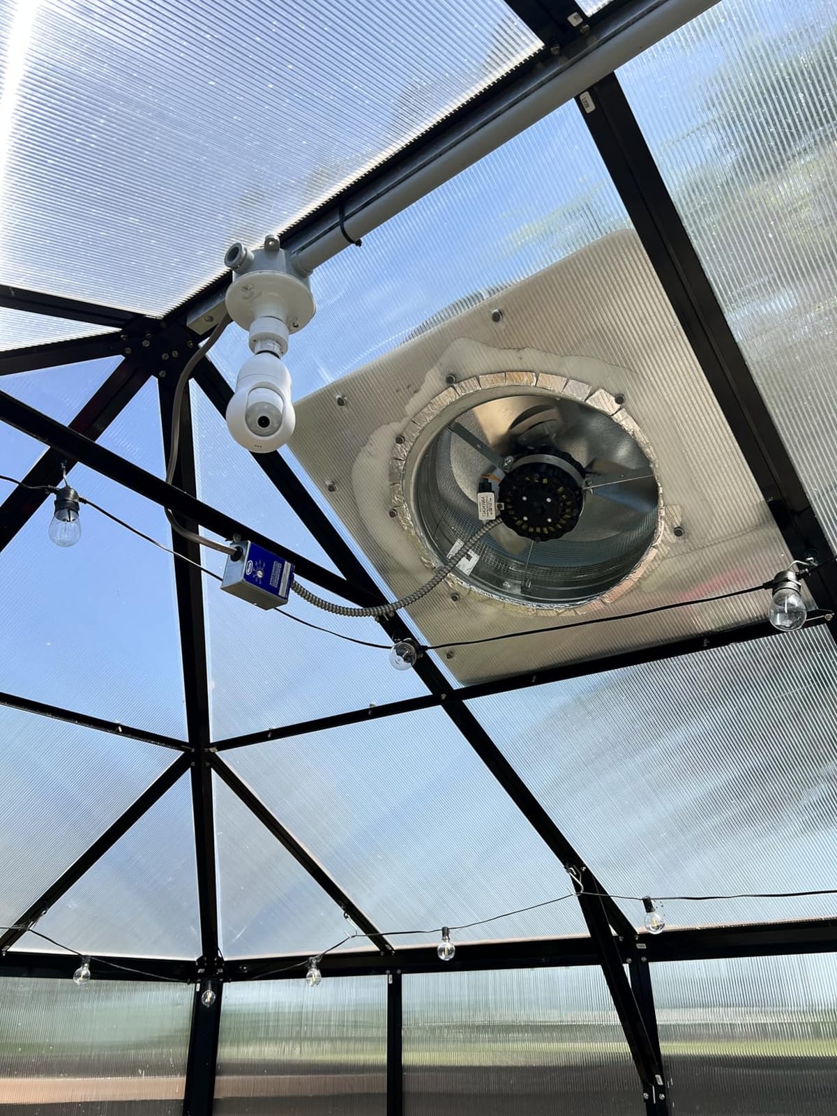 Master Flow GAF 1500 CFM Powered Roof Mount Attic Fan with Thermostat Controller for Up to 2800 Sq Ft | Durable Galvanized Steel Construction | Built-In Screen - Shingle Match Weathered Wood customer photo 2