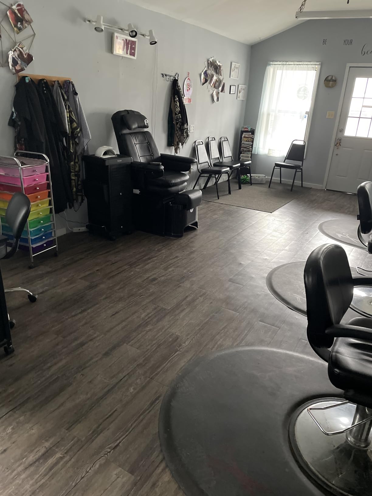 Pibbs PS92 No Plumbing Pedicure Spa Chair with Footsie Bath | Fiberglass Base, Disposable Liners, Heated Deep Basin, Reclining Swivel Vibration Seat, Adjustable Footrest, For Salons customer photo 1