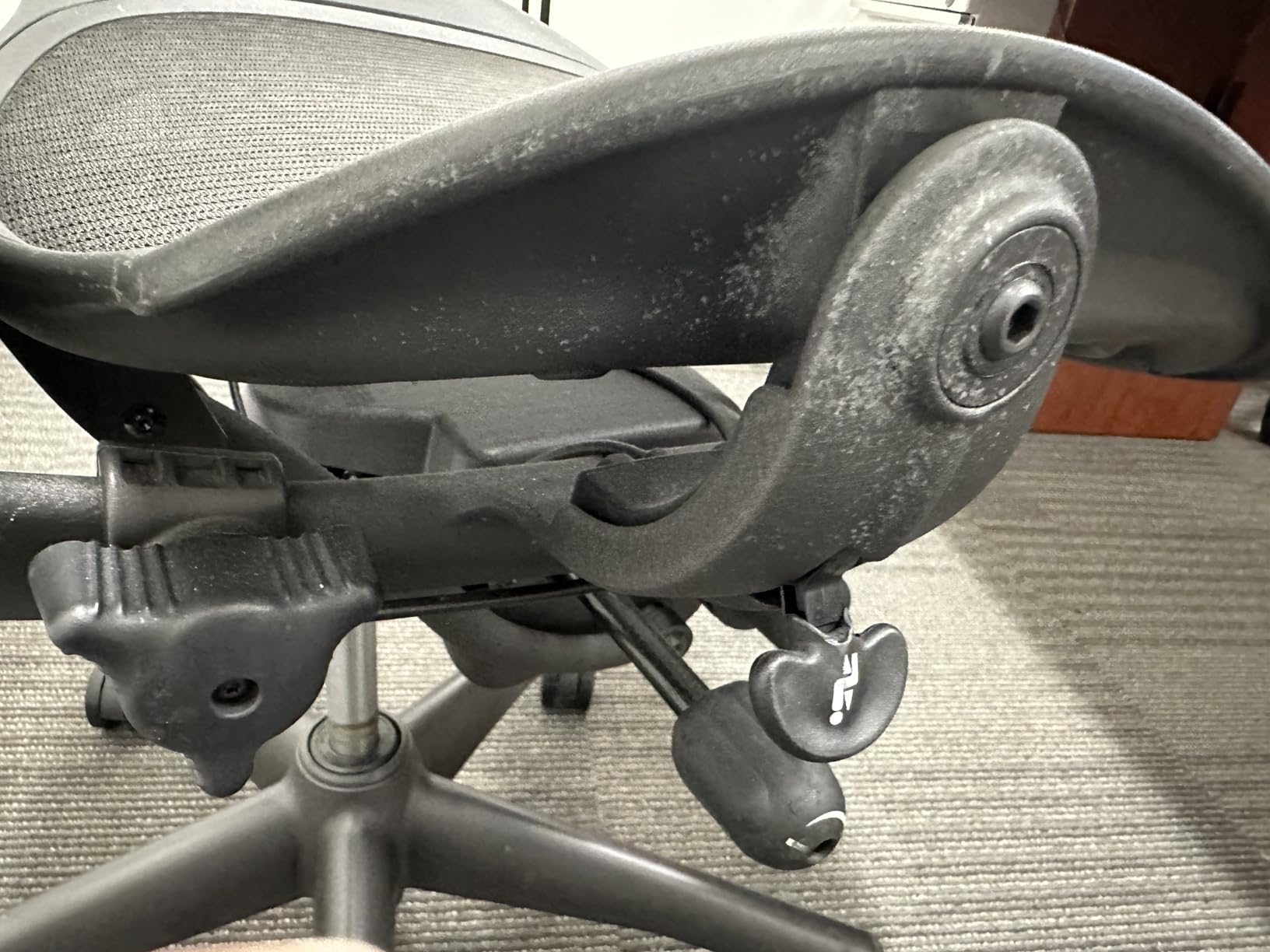 Herman Miller Classic Aeron Chair - Size B, Posture Fit customer photo 1
