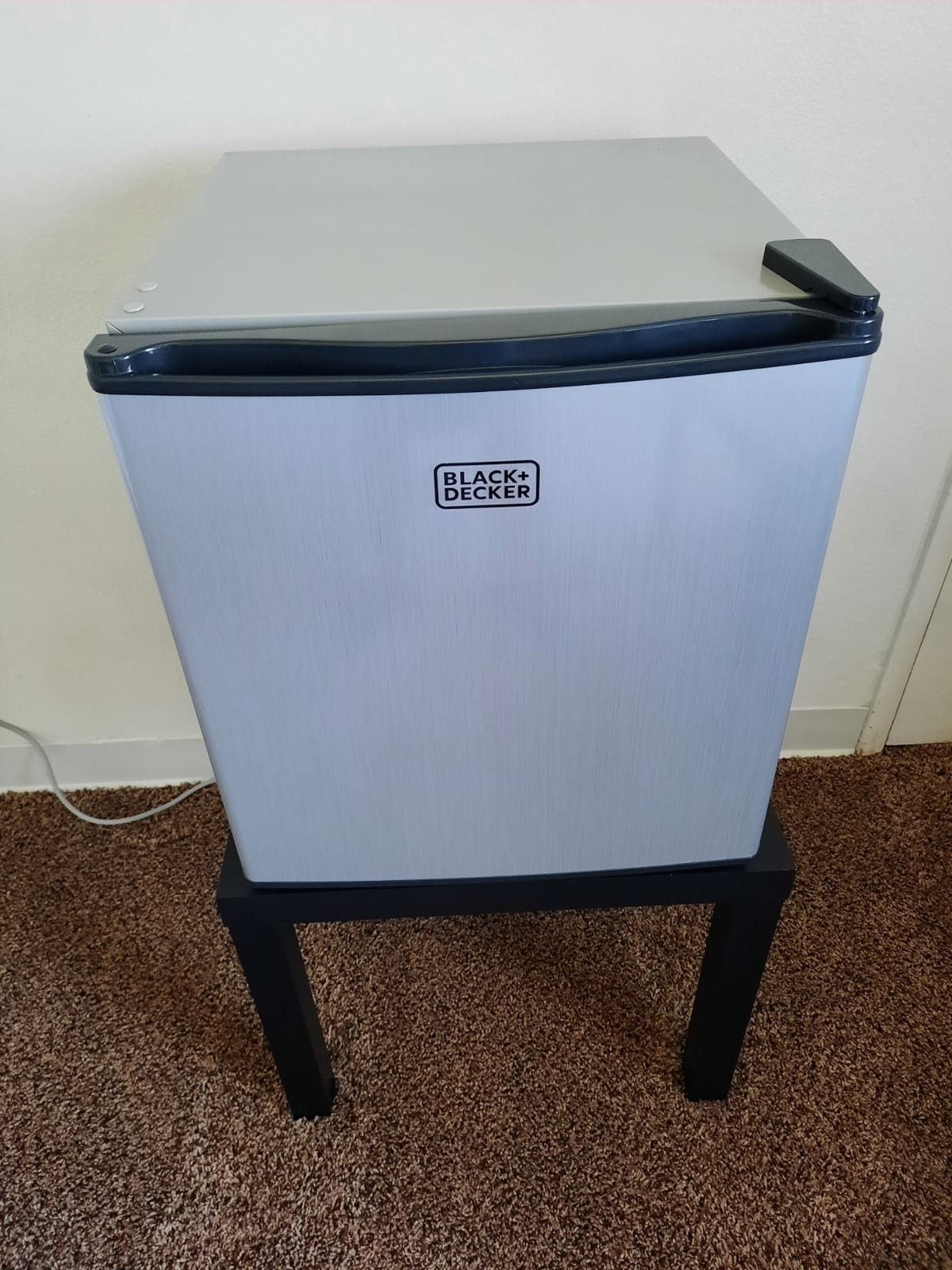 BLACK+DECKER 1.7 Cu. Ft. Compact Refrigerator, Energy Star, BCRK17W, White | Energy Star Certified, Single Door Mini Fridge with Chiller Compartment, Personal Fridge for Home or Dorm, R600a Refrigerant customer photo 1