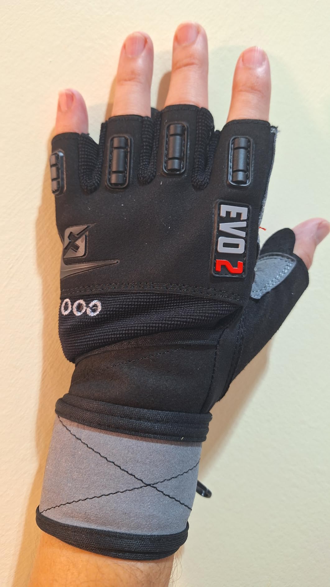 Evo 2 Weightlifting Gloves with Integrated Wrist Wrap Support customer photo 1