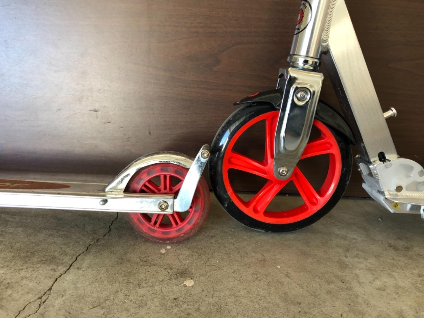 Razor A5 Lux Kick Scooter for Kids Ages 8+ - 8