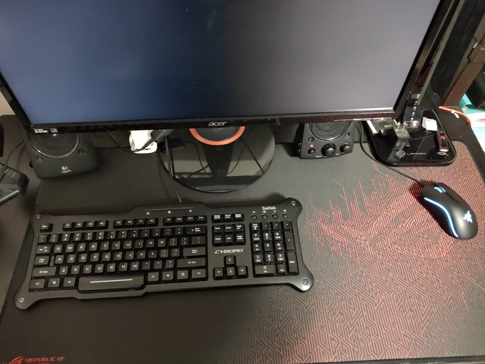 ASUS ROG Sheath Gaming Mouse Pad, Extra-Large | Extra-Large Surface, Pixel-Precise Tracking, Anti-Fray Stitched Edges, Non-Slip Base customer photo 2