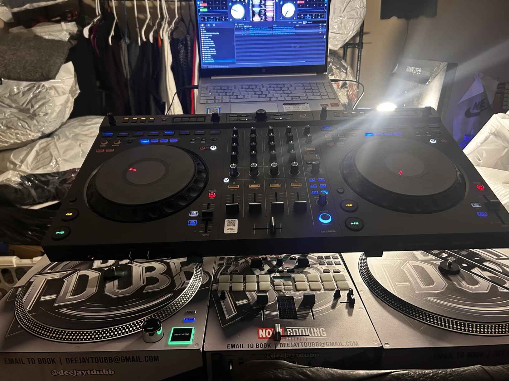 Pyle Portable Dual Laptop Stand - Standing Table with Adjustable Height, Ergonomic Design & Anti-Slip Prongs for DJ Mixer, Sound Equipment, Workstation, Gaming & Home Use - PLPTS38, Black customer photo 1