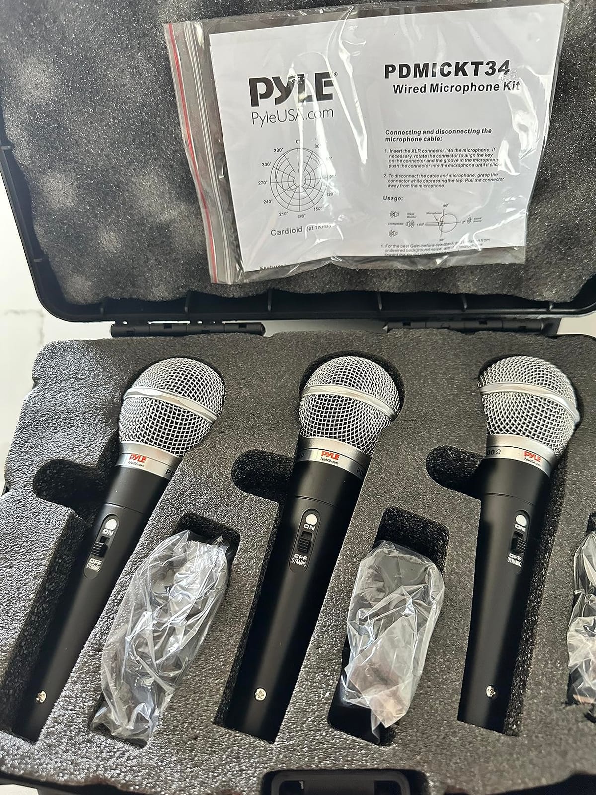 Pyle 3 Piece Professional Dynamic Microphone Kit Cardioid Unidirectional Vocal Handheld MIC with Hard Carry Case & Bag, Holder/Clip & 26ft XLR Audio Cable to 1/4'' Audio Connection (PDMICKT34),Black customer photo 1