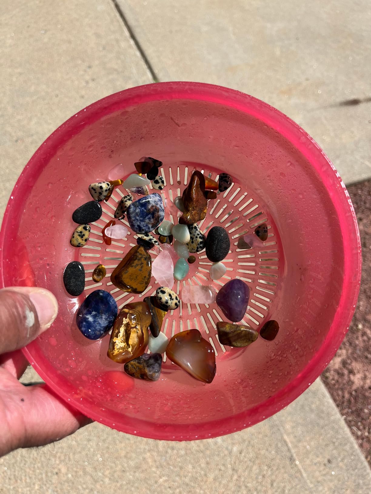National Geographic Starter Rock Tumbler Kit for Kids and Adults | Leak-Proof Rubber Barrel, 1/2 Lb. Rough Gemstones, 4-Stage Polishing Grit, Jewelry Fastenings, Geology Hobby, Birthday Gift customer photo 1