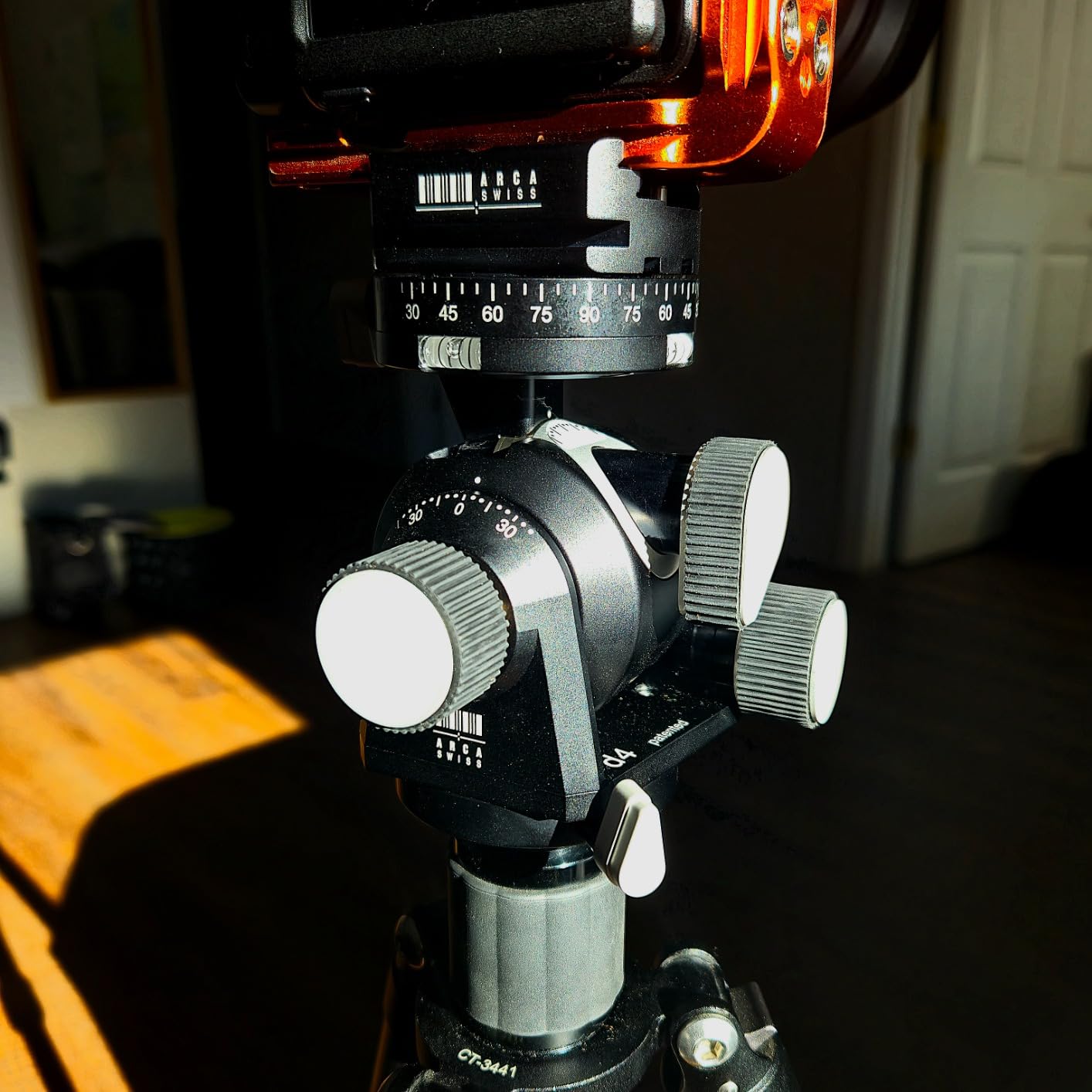 Really Right Stuff d4 Geared Tripod Head with Quick Set Classic Device (Plate Not Included) customer photo 1