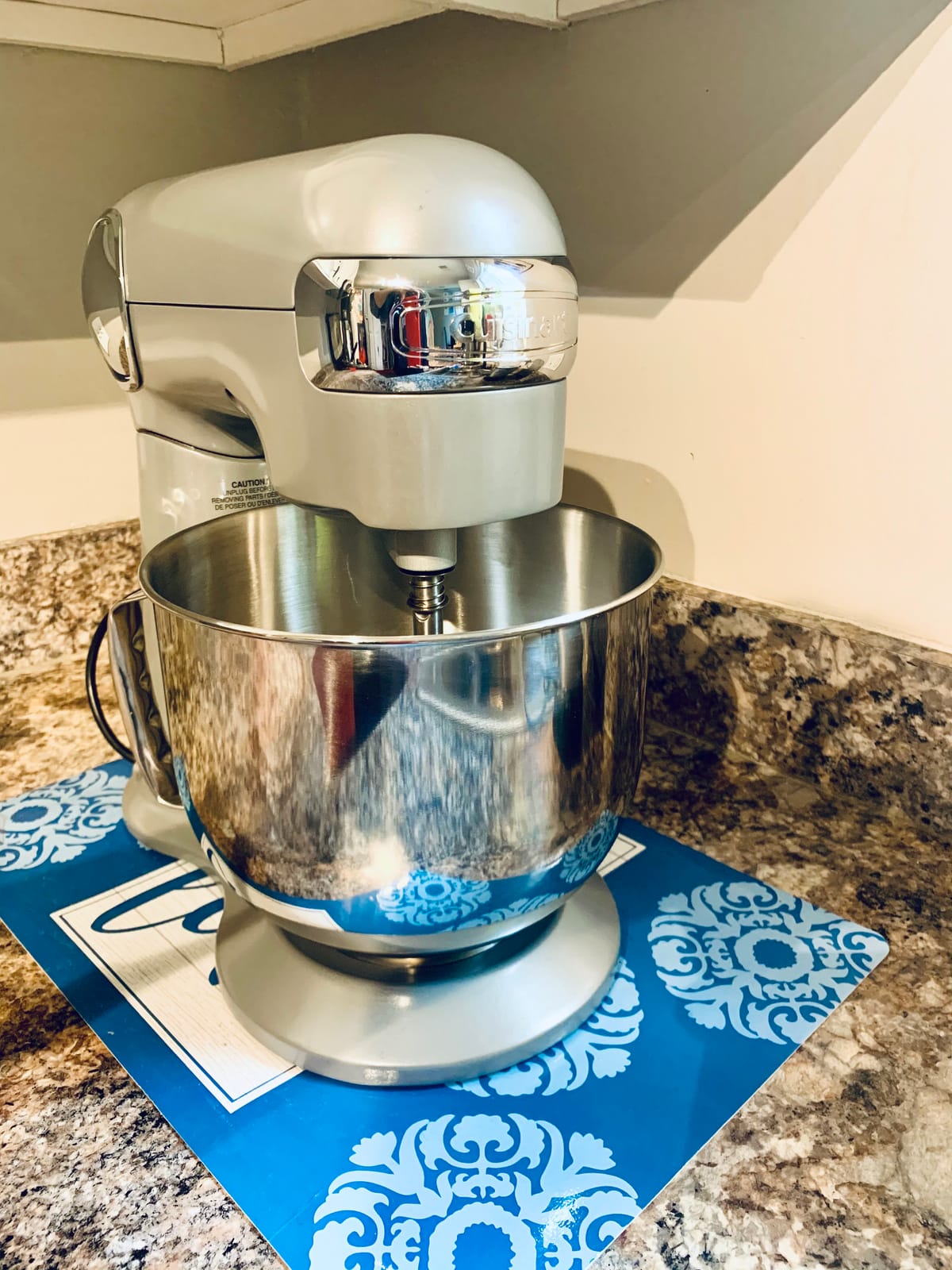 Cuisinart Stand Mixer, 12 Speeds, 5.5-Quart Mixing Bowl, Chef's Whisk, Flat Mixing Paddle, Dough Hook, and Splash Guard with Pour Spout, Silver Lining, SM-50BCNAS, Silver Lining customer photo 1